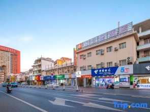 Dragon Star Hotel (Jincheng Central Pedestrian Street Store)