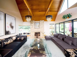 261 Holiday House