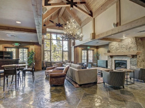 Luxe 2br 2ba - Rocky Mountain Views + Walk To Mainstreet 2 Bedroom Apts by RedAwning