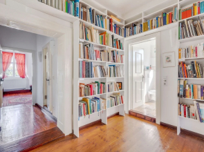 Lavish Castle in Riedenburg with Garden near Lake