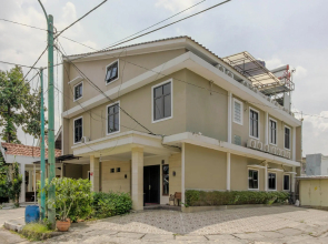 RedDoorz Plus near Lippo Cikarang Mall