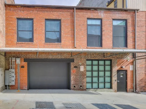 Downtown Omaha Getaway w/ Deck & Gas Grill!
