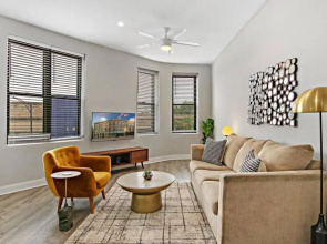 Logan Square Corner 3BR, Walkable to Highlights