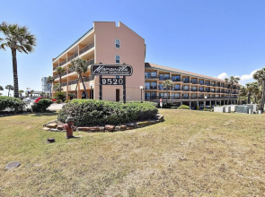 Maravilla Seawall Condos by AB Sea