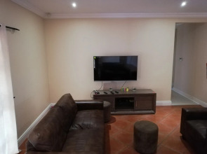 7 Amery Crescent Guesthouse