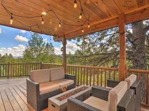 Gorgeous Alton Cabin w/ Deck + Mountain Views