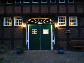 Bauernhaus am Fluss
