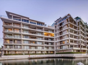 706 Popular Canal Quays