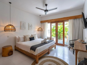 Ohana's Beachfront Resort & Beach Club