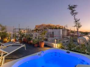 Your 4 Bdrm Dream House w Acropolis View Jacuzzi