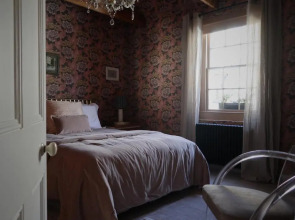 Charming Georgian Cottage With Private Sun Terrace