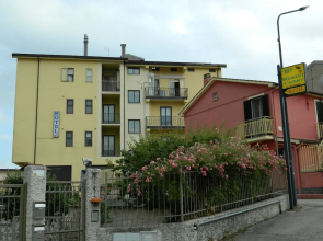 Hotel Caimo Bed-Breakfast