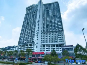 Airly Cybersquare Ensuite with Pool View #CS7