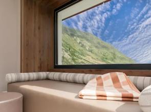 Josl Mountain Lounging Hotel