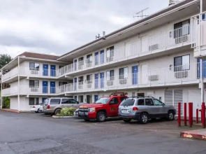 Motel 6 North Kirkland
