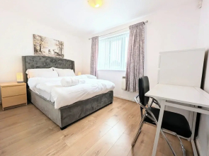 2 Bed - Sleeps 4 - Free Parking - 5 Min to Centre
