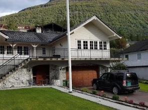 Aarnes House Stryn