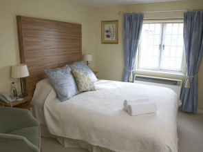 Yalbury Cottage