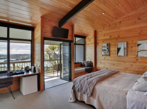 Te Whau Lodge