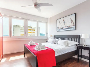Comfortable apartment with great city and sea view