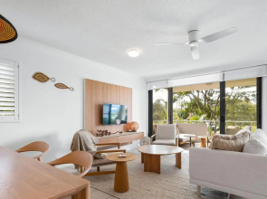 Unit 3 21 Park Generous and Comfortable Beachside Abode