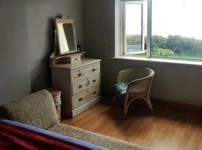 3-bed Seaside Cottage Retreat - Parking & Garden