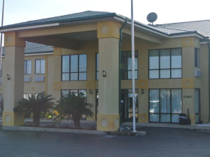 Days Inn by Wyndham Montgomery