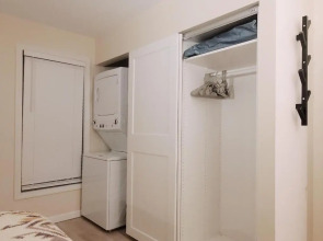 Burke Abode - Trailside Condo with King & Full Beds