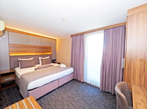 Seres Hotel Old City