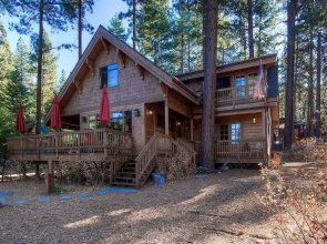 Smokey Joes 5 Bedroom Cabin by RedAwning