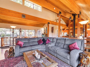 1 Mi to Lake Tahoe: Home w/ Hot Tub & Decks