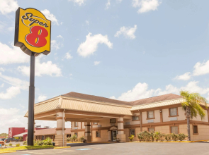 Super 8 by Wyndham Kingsville