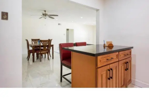 Spacious 4 bdr 2 bath home 10min to the beach Aventura mall