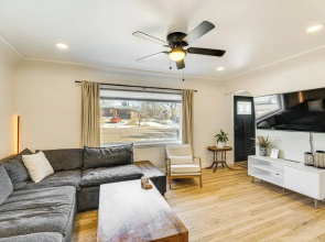 2 Mi to Downtown Colorado Springs: Apt w/ Grill!