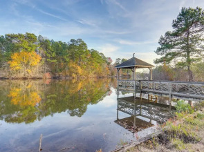 Scenic Studio w/ Dock Access in Fayetteville!