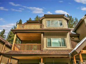 Conifer - 3 Br condo by RedAwning