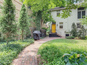 Walkable Apt w/ Off-street Parking in Cheesman!