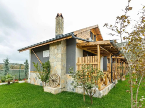 Peaceful Bungalow House On Riverside