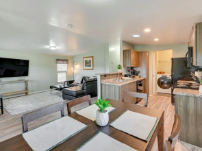 3 Mi to Grand Canyon Railway: Williams Retreat