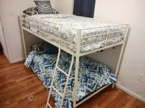Room in Guest Room - Twin Bunk-style Bedroom Close to Downtown