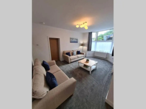 Beautiful Seaside Apartment With Parking