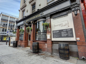 PubLove @ The Green Man - Hostel