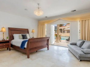 NEW Premium Luxury 2BR 3BA Pool House