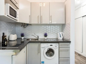 427 Beautiful Summerland Studio