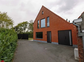 Charming Chic Stay With Garden Views Parking