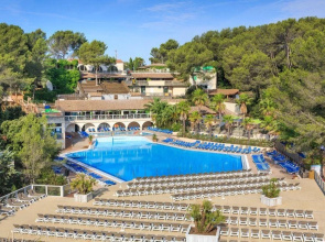 Holidiay Green Resort & Spa