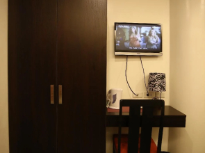 One Hive Hotel and Suites