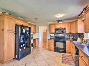 Spacious Chesapeake Home w/ Pool Table!