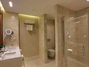 Royal Stay Palace Hotel