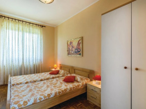 Nice Home in Brtonigla With Wifi and 3 Bedrooms